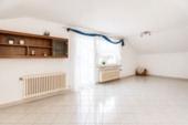 13 - Helles Zimmer mit Fenster - 