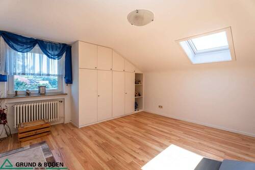 22 - Dachgeschosszimmer mit Ei - 