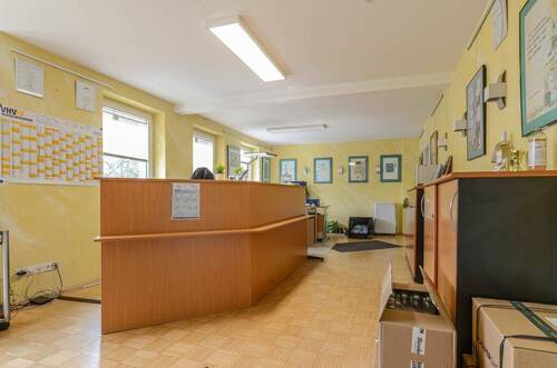 Empfangsbereich - Büro mit 125,00 m&sup2; in Leverkusen zum Kaufen