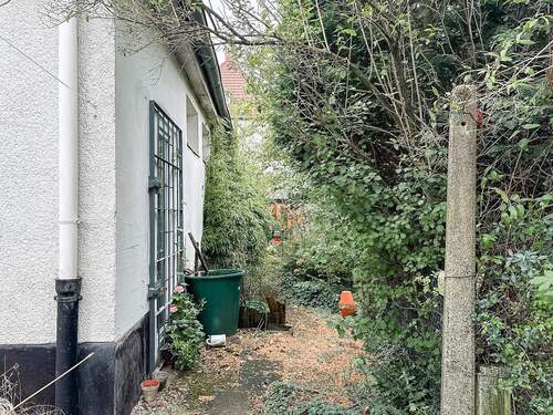 Rückseite Friseur - Grundstück in Hannover