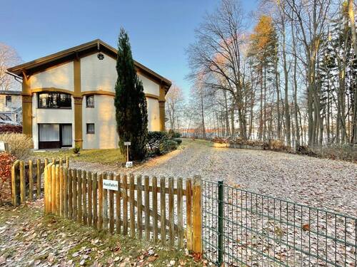 Haus mit Parkplatz - 