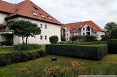 Außenanlage - ATTRAKTIVES INVESTMENT MIT LOGGIA - BLICK NACH SÜD-WEST IN DEN BEGRÜNTEN INNENHOF ZUM RELAXEN