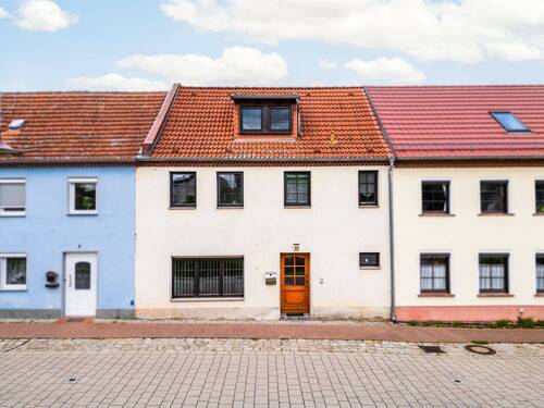 Hausansicht von der Straße - 4 Zimmer Einfamilienhaus in Rathenow