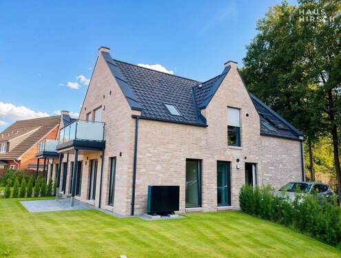 Hausansicht - Erstbezug! Attraktive Neubauwohnung mit Garten - Park und See vor der Tür!