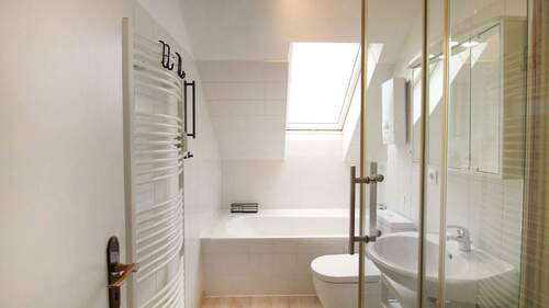 Modernes Badezimmer - 3 Zimmer Etagenwohnung in Berlin