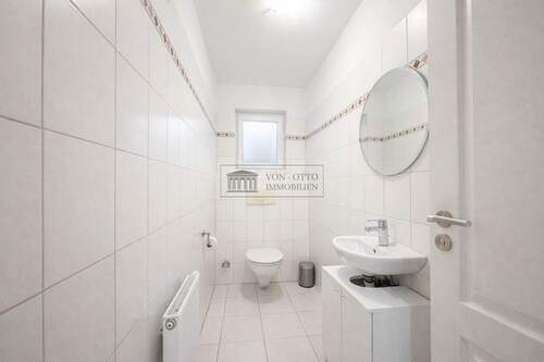 Badezimmer EG - Mehrfamilienhaus, Wohnhaus mit 117,00 m&sup2; in Toppenstedt zum Kaufen