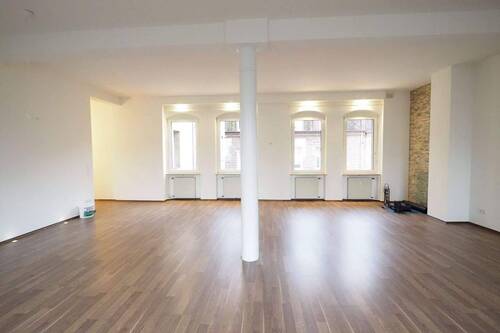 Wohnen - Großzügige, ausgefallene und loftartige 4-Zimmer mit Einbauküche und Balkon in zentrumsnaher Lage in 90429 Nürnberg