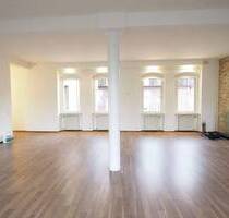Großzügige, ausgefallene und loftartige 4-Zimmer mit Einbauküche und Balkon in zentrumsnaher Lage in 90429 Nürnberg