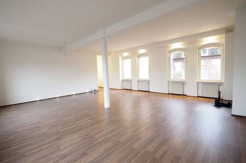 Wohnen - Etagenwohnung mit 185,00 m&sup2; in Nürnberg zum Kaufen