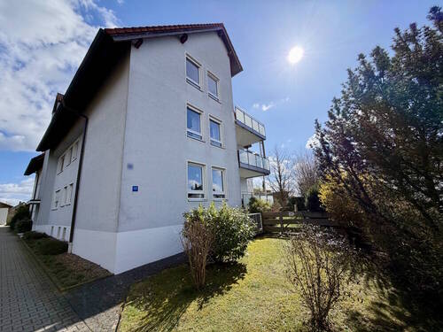 Hausansicht Balkone - 4 Zimmer Etagenwohnung zum Kaufen in Rödental / Mönchröden
