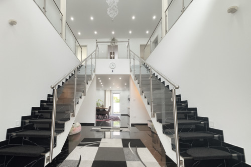 Flur Eingangsbereich - 7 Zimmer Einfamilienhaus zum Kaufen in Rheinau