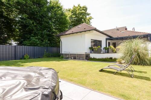 Garten - 2018 saniertes EFH mit hausinterner Garage in zentraler Lage von Opladen * hochwertige Ausstattung * 2 Terrassen * ...