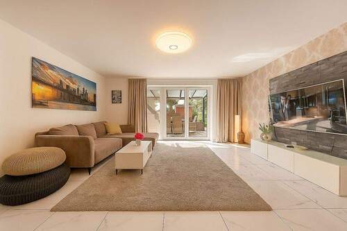 Wohnzimmer_gestaged - 5 Zimmer Reihenmittelhaus in Ellerhoop