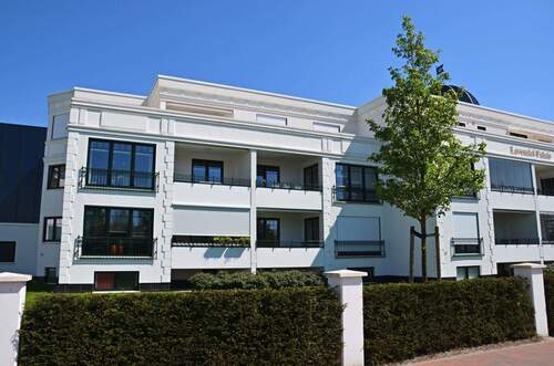 Außenansicht - Stilvolle Obergeschosswohnung mit Lift, sonniger Südwestloggia und Garage in beeindruckender Wohnlage von Bad Zwischenahn- zentrumsnah