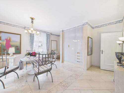 Eingangsbereich - 1 Zimmer Mehrfamilienhaus, Wohnhaus zum Kaufen in Burbach