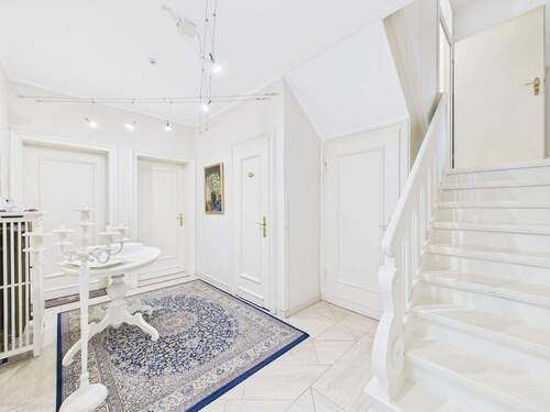 Flurbereich Erdgeschoss - 1 Zimmer Mehrfamilienhaus, Wohnhaus in Burbach