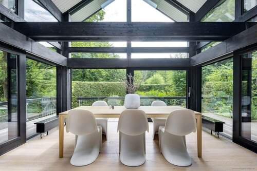 Essbereich - Berg: Architektur trifft Natur - Sonnenverwöhntes Designhaus auf liebevoll angelegtem Parkgrundstück