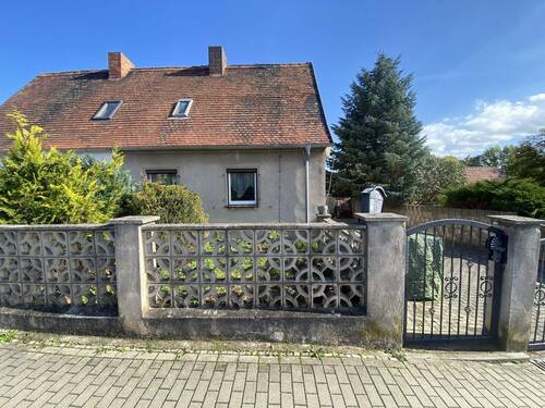 Straßenansicht - 4 Zimmer Doppelhaushälfte zum Kaufen in Roßleben-Wiehe