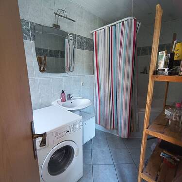 Badezimmer mit Dusche - 