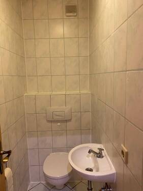 Gäste WC - 3 Zimmer Etagenwohnung zur Miete in Jena