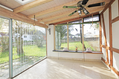 großzügiger Wintergarten mit Gartenterrasse - 