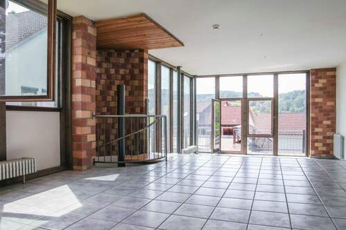 Wohnen EG - Individuelle und ansprechende Architektur garantiert! -1-Zi. EG-Whg. in Gemünden am MainWernfeld-