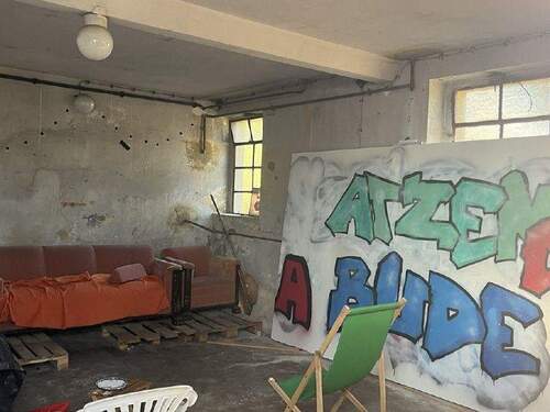 Garage im Nebengebäude - 