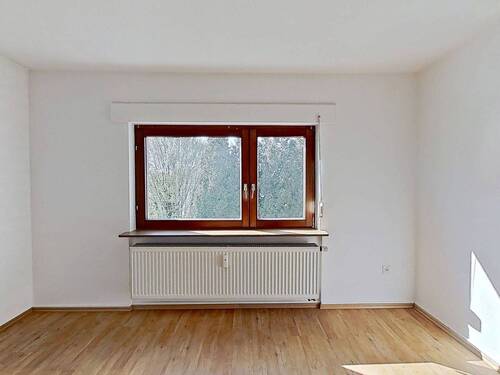 Wohnzimmer - Schöne 2-Zi.-Dachgeschosswohnung mit Tageslichtbad