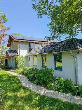 Ansicht Anbau und PV-Anlage - 