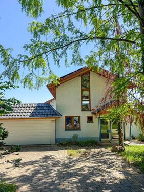 Hauseingang u. Hof - 8 Zimmer Einfamilienhaus zum Kaufen in Pforzheim