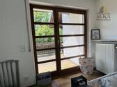 Schlafbereich mit Blick auf Balkon - 