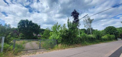 Eingezäunt mit Einfahrtstor - BECKINGEN - GRUNDSTÜCK MIT CA. 2300 m² IN GUTER LAGE (GEWERBEGEBIET) ZU VERMIETEN!