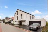 Außenansicht - Gehobenes Einfamilienhaus in begehrter Lage - moderne Architektur mit zusätzlichem Ausbaupotenzial