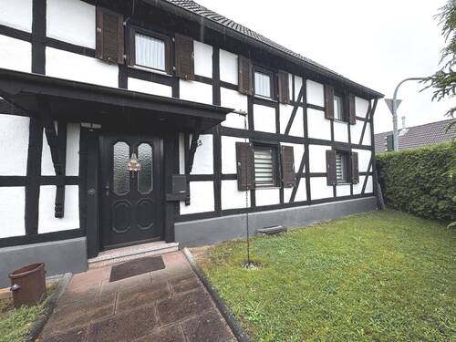 Vorderansicht rechts - 4 Zimmer Einfamilienhaus zum Kaufen in Lohmar