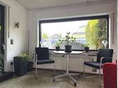 Kleiner Raum mit Ausgang zur Terrasse - 