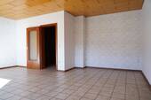 gefliestes Wohn-/Esszimmer - 