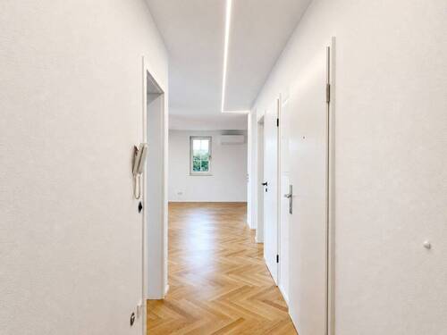 Flur - Etagenwohnung mit 81,70 m&sup2; in Hattenhofen zum Kaufen