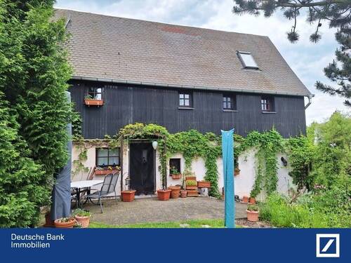 Hauseingang und Gartenseite - Ideal für eine kleine Familie - 299.000,00 EUR Kaufpreis, ca.  120,00 m² Wohnfläche