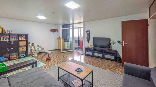 Geräumiges Wohnzimmer - +++ Familienfreundliche Wohnung mit Weitsicht +++