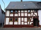 Straßenansicht - Charme trifft Potenzial: Denkmalgeschütztes Haus mit Nebengrundstück in Greifenstein
