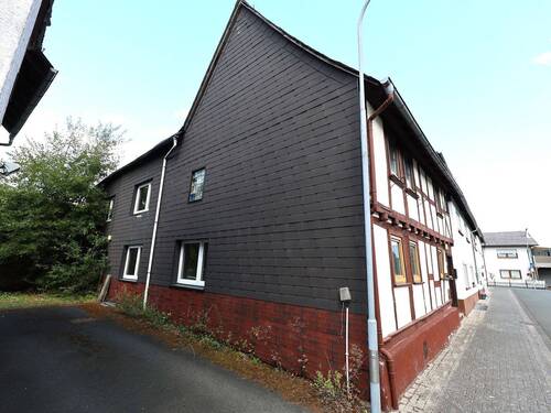 seitlichen Ansicht - 7 Zimmer Einfamilienhaus in Greifenstein
