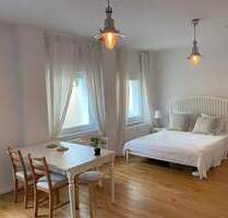Vacant, renovated apartment, close to Tempelhofer Feld with exclusive use of a GARDEN area. - Berlin Neukölln