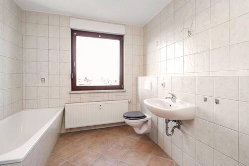 Bad - Etagenwohnung mit 86,00 m² in Stendal zur Miete