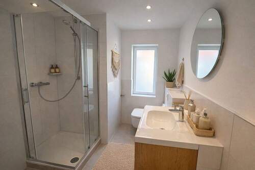 Badezimmer; KI generiert - 3 Zimmer Etagenwohnung in Heroldsberg