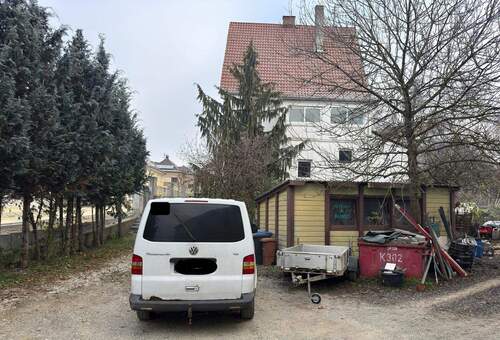 Hausansicht mit Gartenhütte.jpeg - 