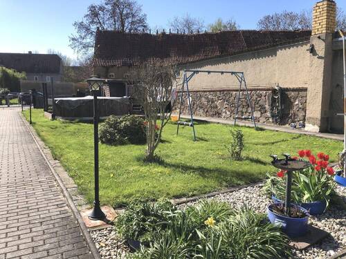 Garten vor dem Haus - 6 Zimmer Doppelhaushälfte in Wiedemar