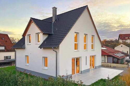 Südwestansicht Morgenstunde - 5 Zimmer Einfamilienhaus in Litzendorf