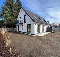 Sonnige Doppelhaushälfte mit Souterrain-Bereich, Speicher und großem Garten - München Feldmoching-Hasenbergl