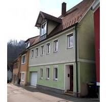 Einfamilienhaus mit Einliegerwohnung, Garage und Garten - Oberndorf am Neckar