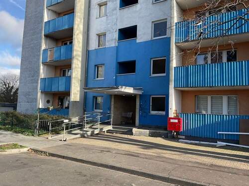 Hausansicht - 3 Zimmer Wohnung sucht Mieter. - 525,00&nbsp;EUR Kaltmiete, ca.&nbsp; 75,00&nbsp;m&sup2;&nbsp;Wohnfl&auml;che